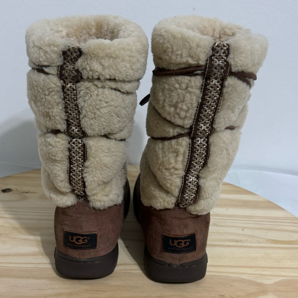 UGG - Picture 2 of 10